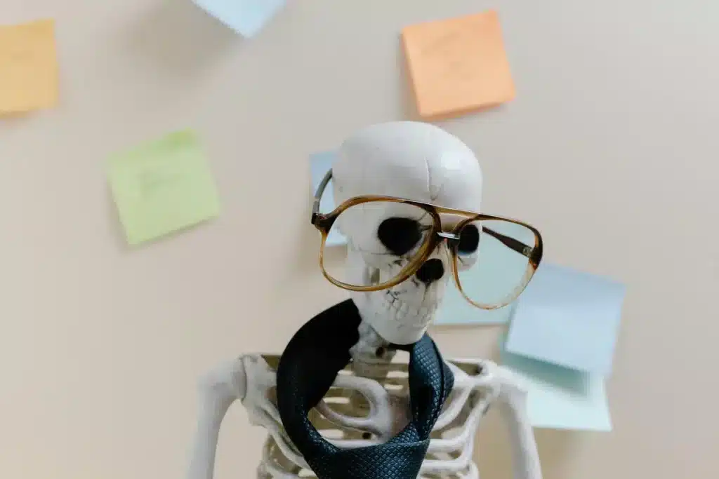 Illustration humoristique représentant la surcharge mentale du dirigeant ou du chef de bureau sans soutien administratif.